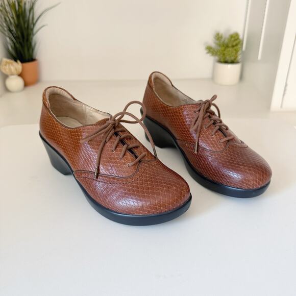 Alegria Brown Snake Leather Etta 2 Lace Up Oxford Clogs Size 37/7 - Picture 2 of 8